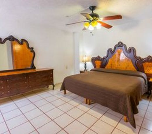 Suites Poliforum Inn