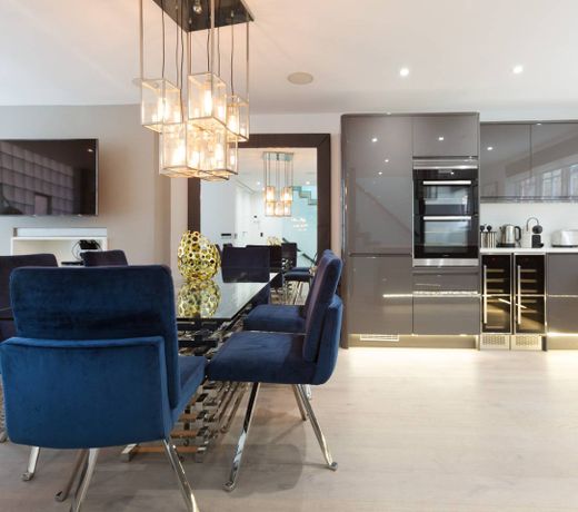 Stylish 3 Br Mews South Kensington