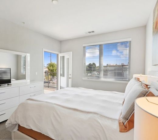 Global Luxury Suites in Menlo Park
