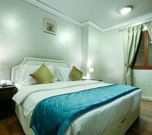 La Villa Suites Hotel