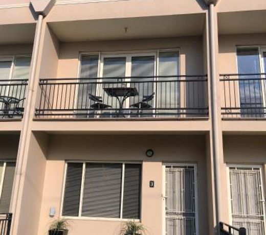 Travers Street Apartment