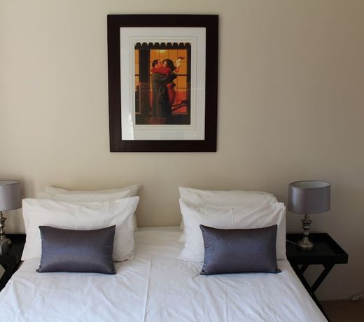 Vair's Place Guest House - Apartment, Lux Suites & Spa