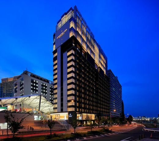 The Singulari Hotel & Skyspa at Universal Studios Japan