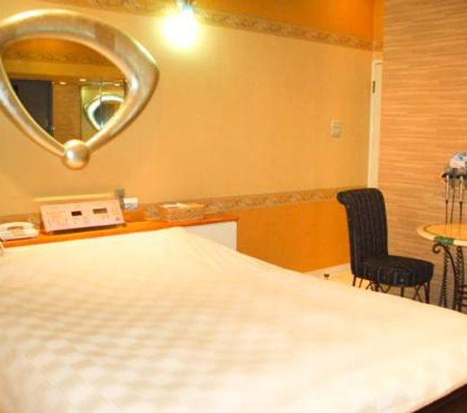 Hotel Large (Adult Only)