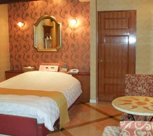 Hotel Large (Adult Only)