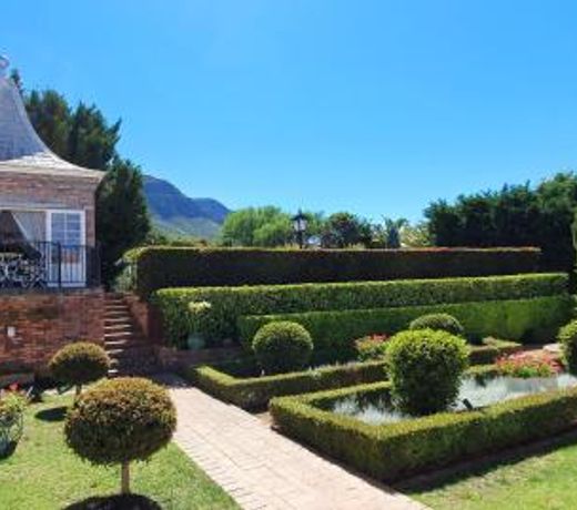 Villa Adalbert Guesthouse