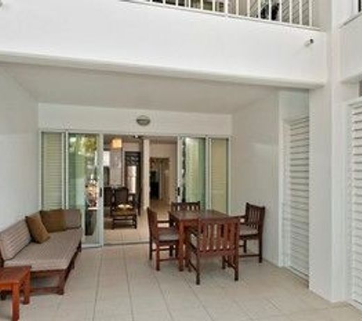 5213 Beach Club Direct Pool Access