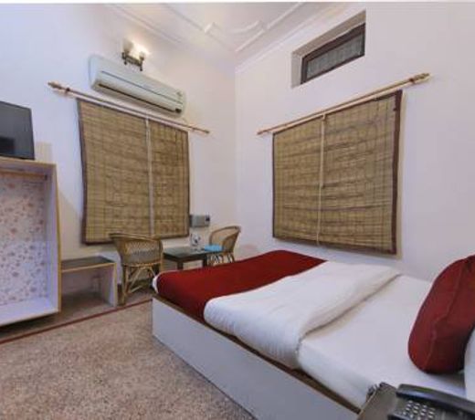 OYO 8988 Radha Krishna Guest House