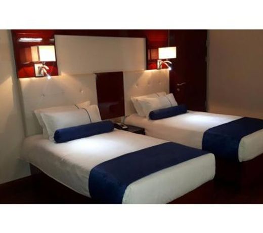 Golden Tulip Headington