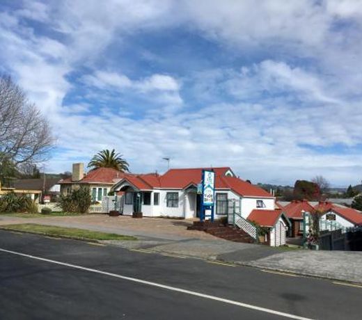 PURE Motel & Guest House