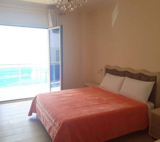 Hotel 3 Vellezerit