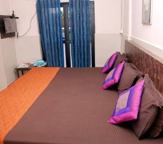 Hotel Travellers Inn