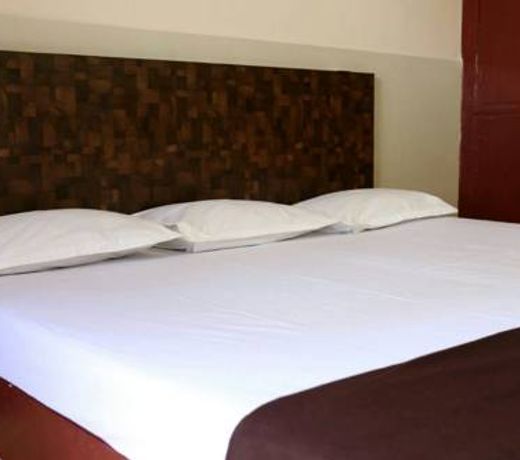 Hotel Travellers Inn