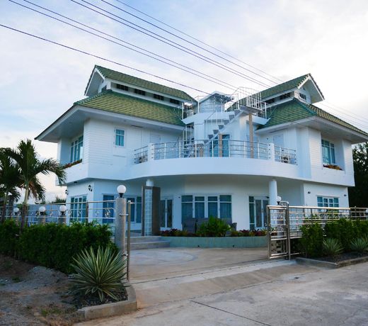 Pasuk Pool Villa