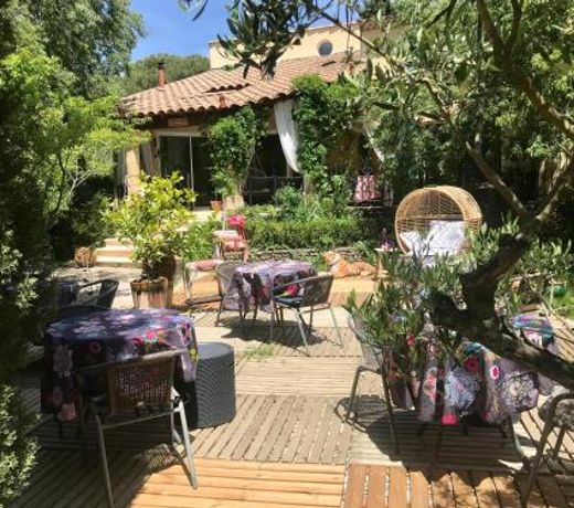Villa Romaine & Spa Ã  UzÃ¨s