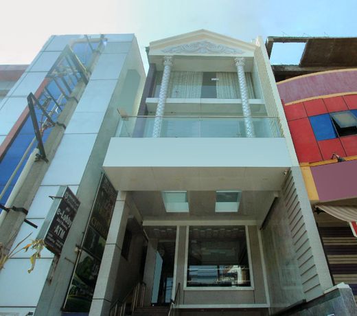 OYO 11414 Hotel Silver Suites