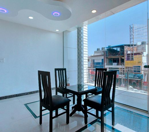OYO 11414 Hotel Silver Suites