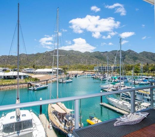Absolute Waterfront Magnetic Island