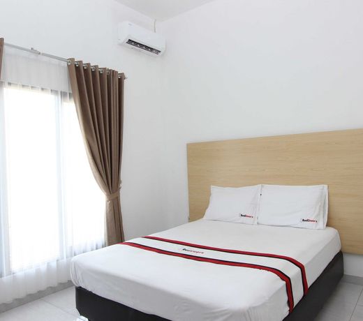 RedDoorz Plus near RS UGM