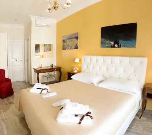 NeapolitanTrips Hotel