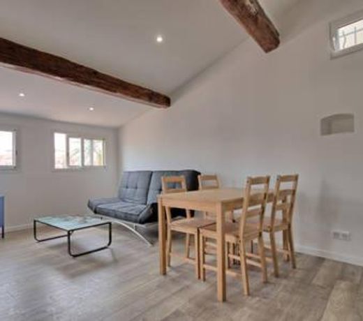 402-Appartement rue James Close