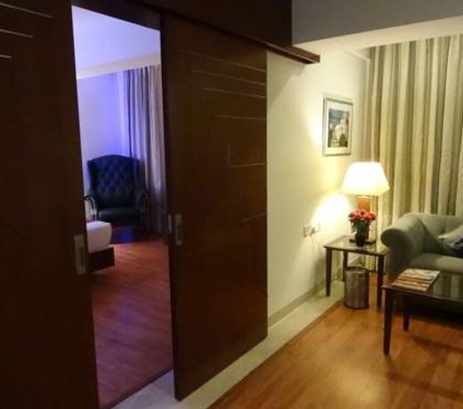SFO Hotel and Suites