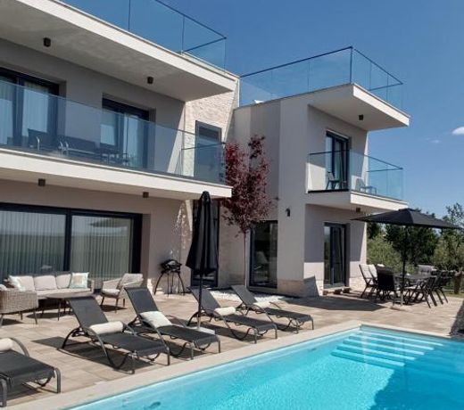 Villa Olive Hill