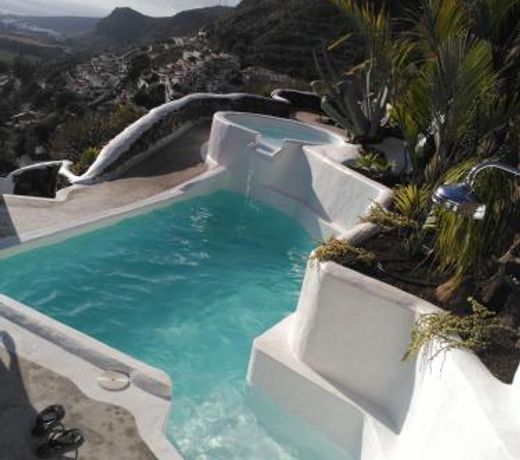 Vilna House with private pool, jacuzzi and garden -Optional pool and jacuzzi heating