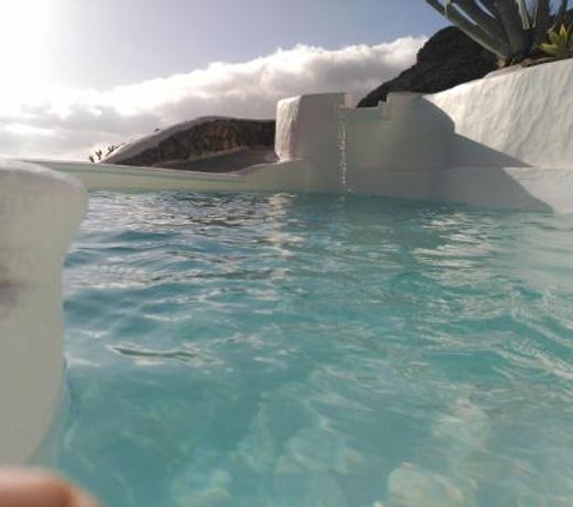 Vilna House with private pool, jacuzzi and garden -Optional pool and jacuzzi heating
