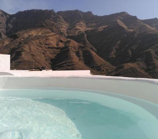 Vilna House with private pool, jacuzzi and garden -Optional pool and jacuzzi heating
