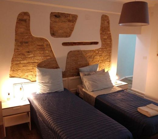 Isi GuestHouse