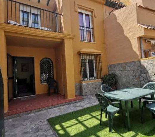 Casa adosada con jardÃ­n