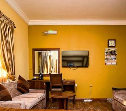 Banex Hotel and Suites
