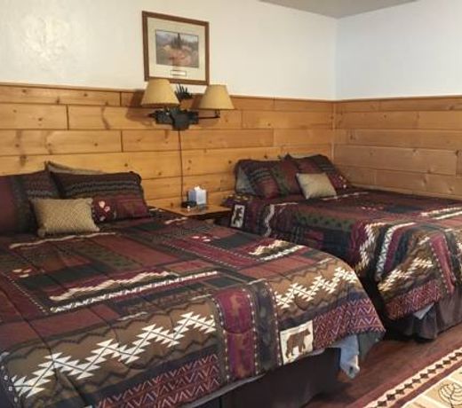 Chinook Winds Motel