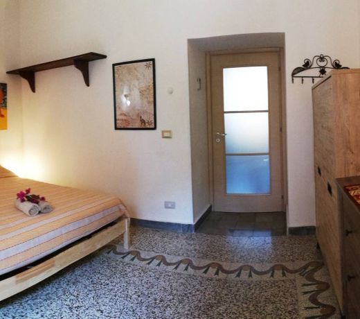 Casa e Giardino a 2 passi dall'Etna e da Catania.
