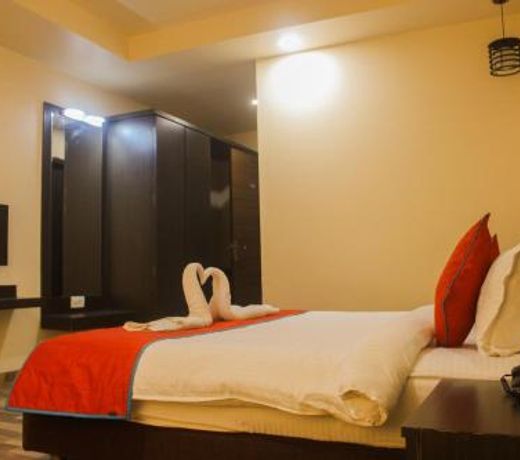 Solitaire Hotel And Resorts