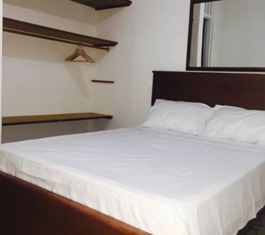 Casa Helga a dos cuadras de la BasÃ­lica, casa entera con jardÃ­n amplio, 6 habitaciones, 5 baÃ±os, cocina, comedor y sala de TV