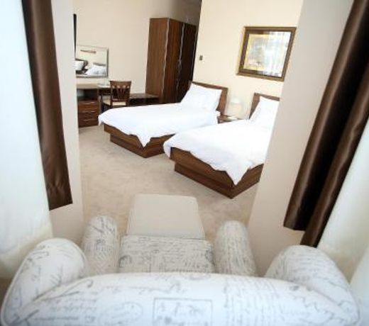 Hotel Maroon