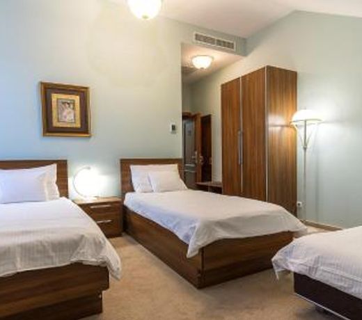 Hotel Maroon