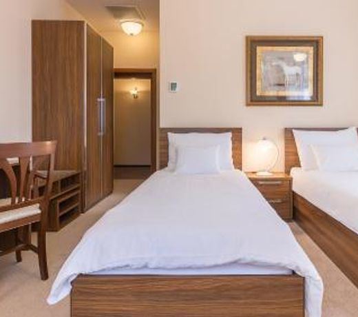 Hotel Maroon