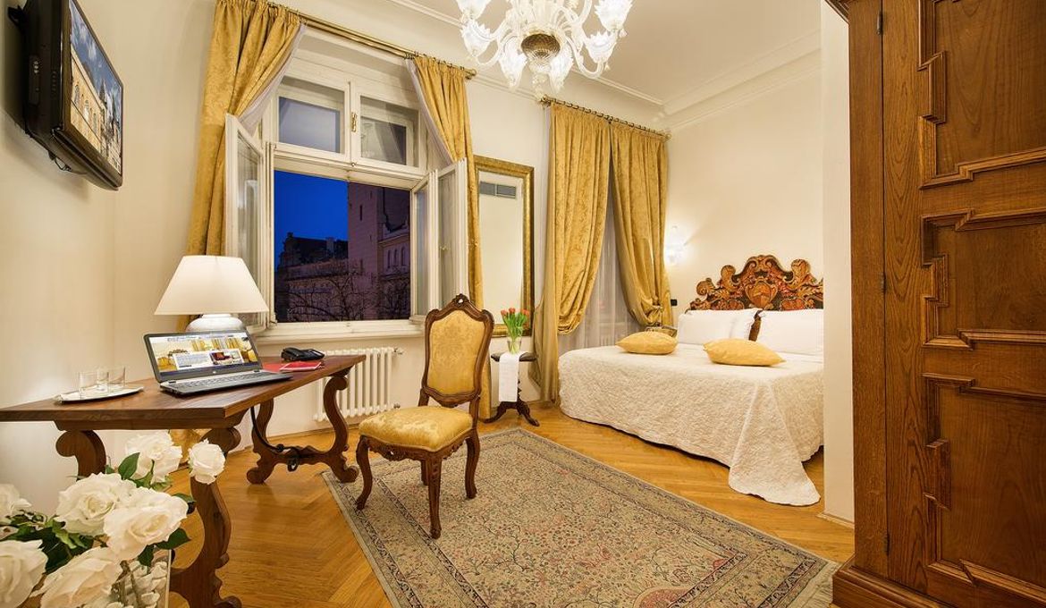 Charles Bridge Palace (Чарльз Бридж Пэлэс)
