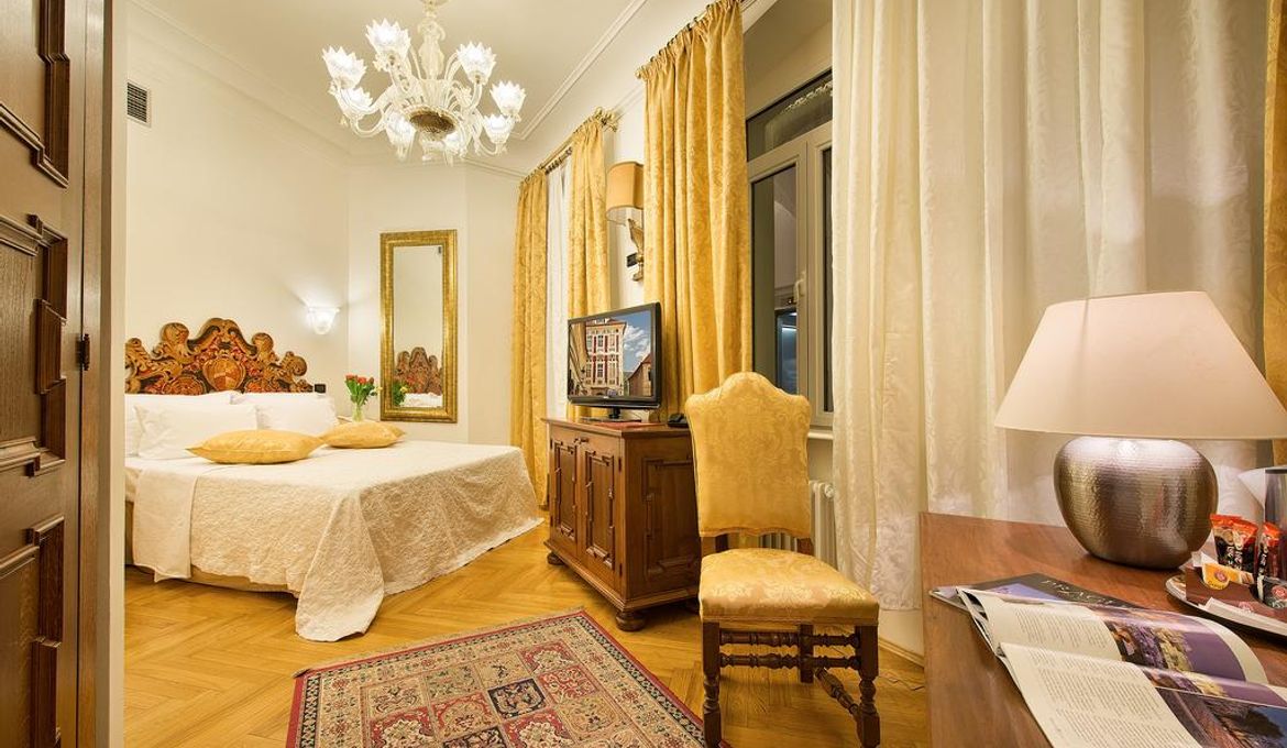 Charles Bridge Palace (Чарльз Бридж Пэлэс)