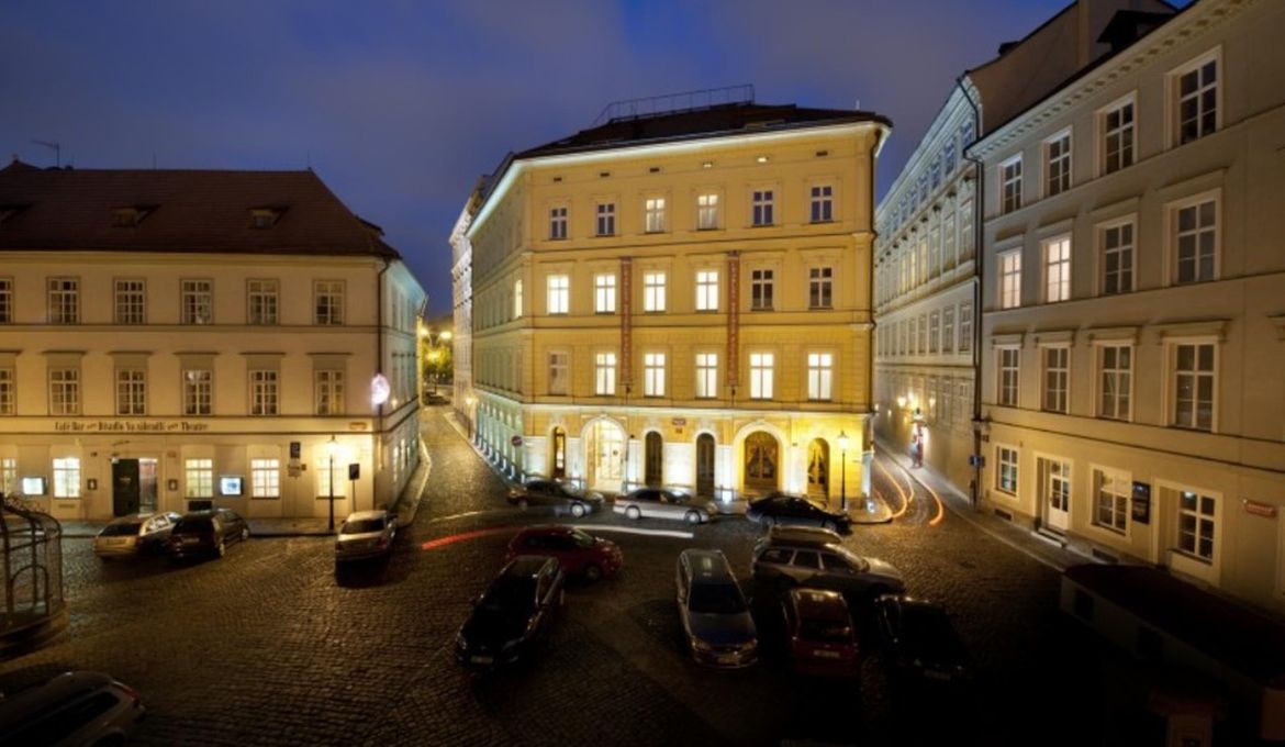 Charles Bridge Palace (Чарльз Бридж Пэлэс)