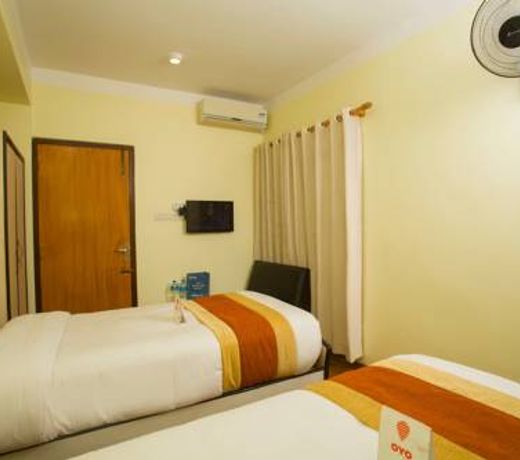 OYO 156 Hotel Sweet Town