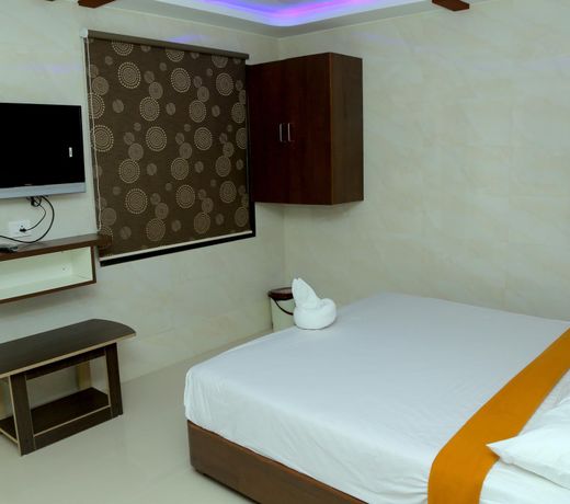 Sri Maharaja Residency