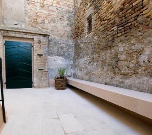 Cortile nel borgo