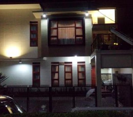 Rumah Tawa Guesthouse - 2 Syariah