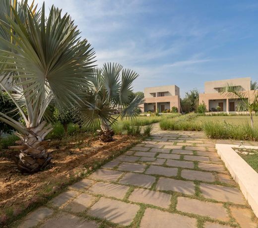 MACHLI A Wilderness Home