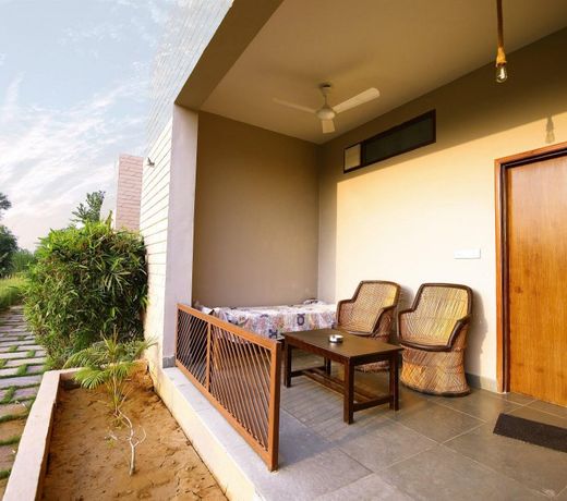 MACHLI A Wilderness Home