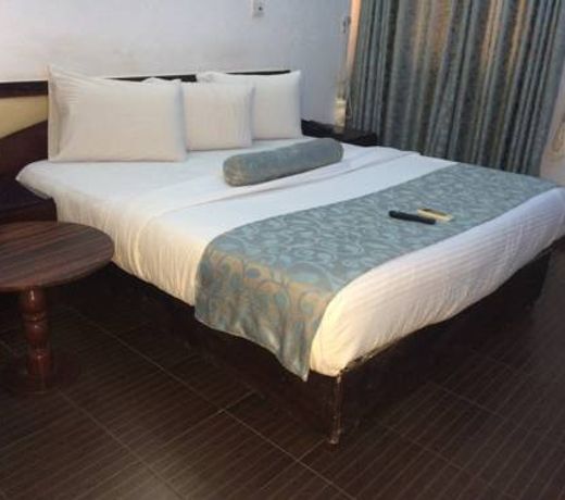 Presken Hotel (Awolowo way)